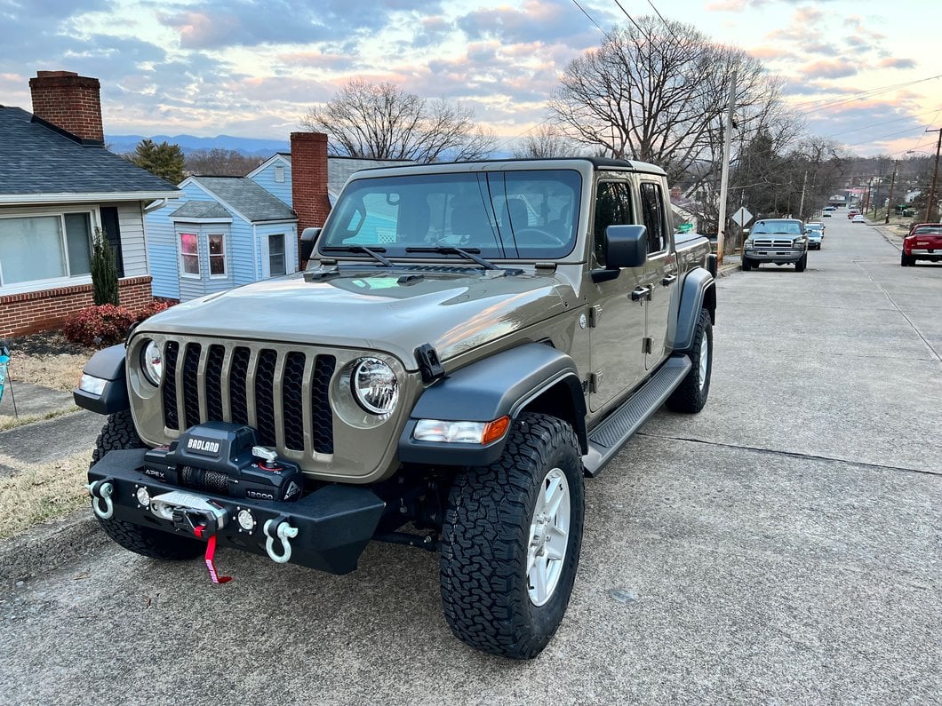 RedRock Stubby Winch Front Bumper with LED Fog Lights (20-25 Jeep Gladiator JT)