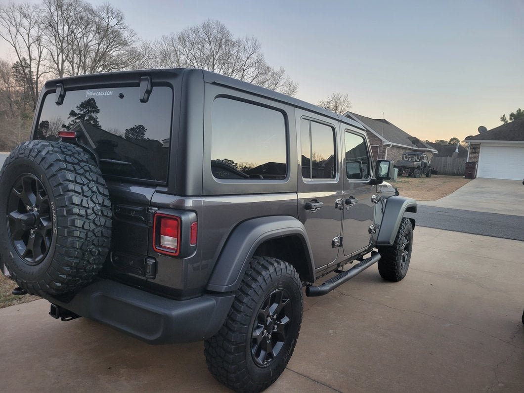 RedRock 3-Inch Round Curved Side Step Bars; Textured Black (18-25 Jeep Wrangler JL 4-Door)