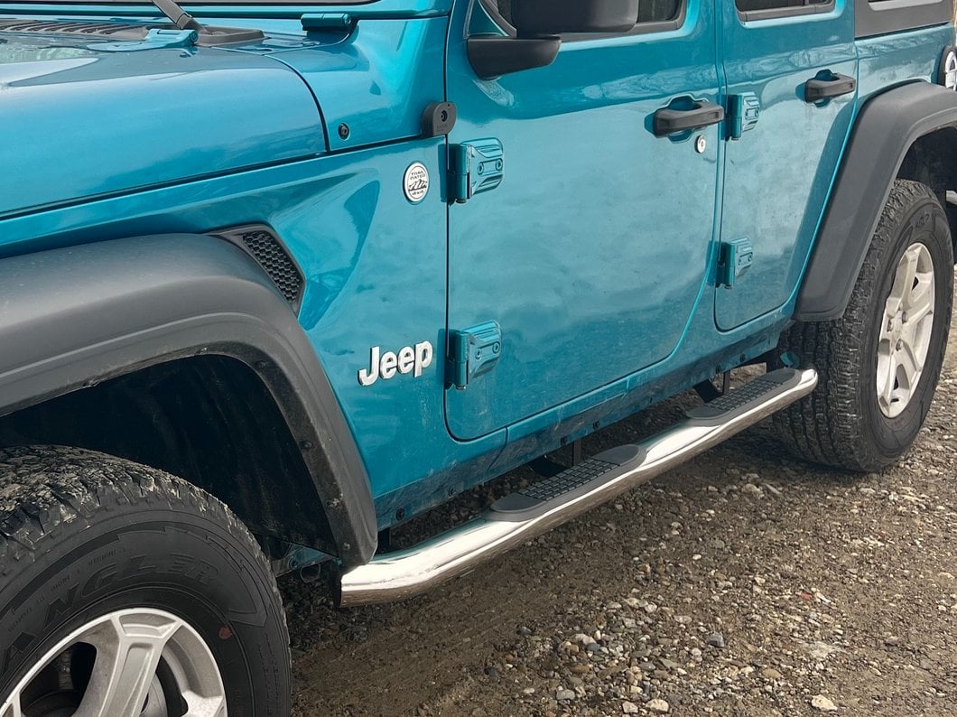 RedRock 3-Inch Round Curved Side Step Bars; Stainless Steel (18-25 Jeep Wrangler JL 4-Door)