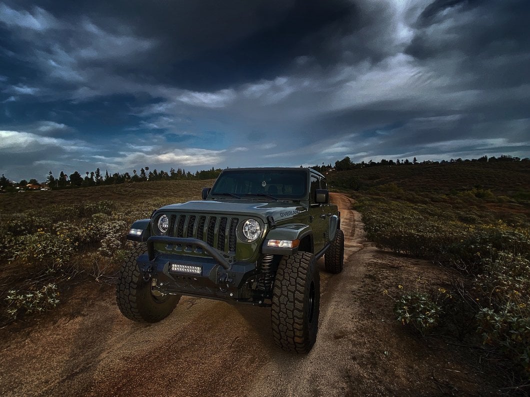 RedRock Stubby HD Pre-Runner Winch Front Bumper with Light Bar Tabs (20-25 Jeep Gladiator JT)