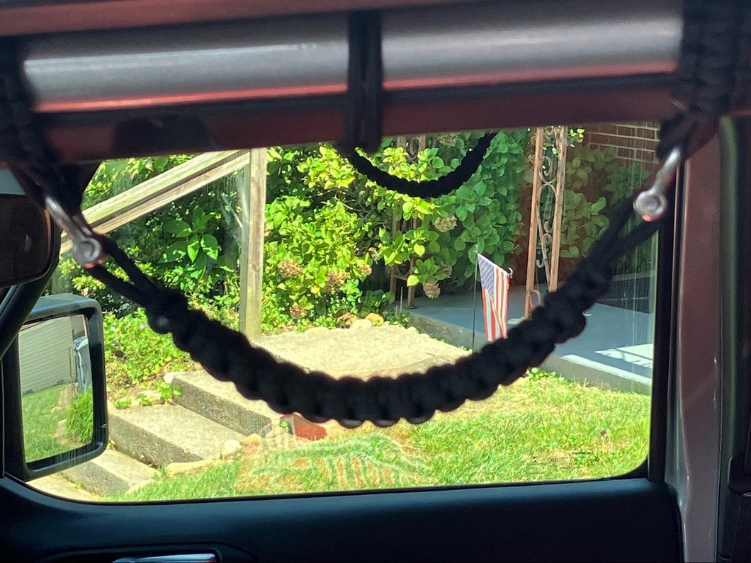 RedRock Front Rollbar Paracord Grab Handles with D-Rings; Black (20-25 Jeep Gladiator JT)