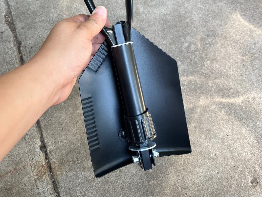 RedRock Heavy Duty Tri-Fold Recovery Shovel