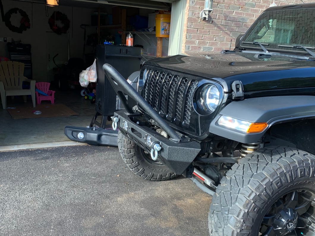 RedRock Stubby Winch Front Bumper with LED Lights and Stinger Bar (20-25 Jeep Gladiator JT)