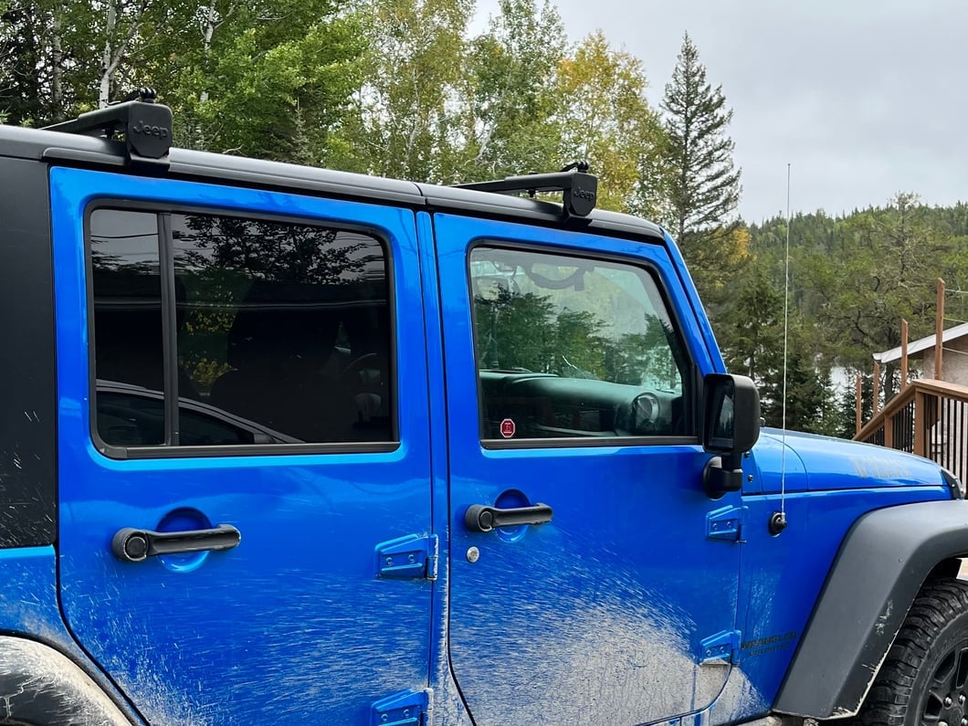 Jeep Licensed by RedRock Two Bar Removable Roof Rack with Jeep Logo (07-18 Jeep Wrangler JK 4-Door)