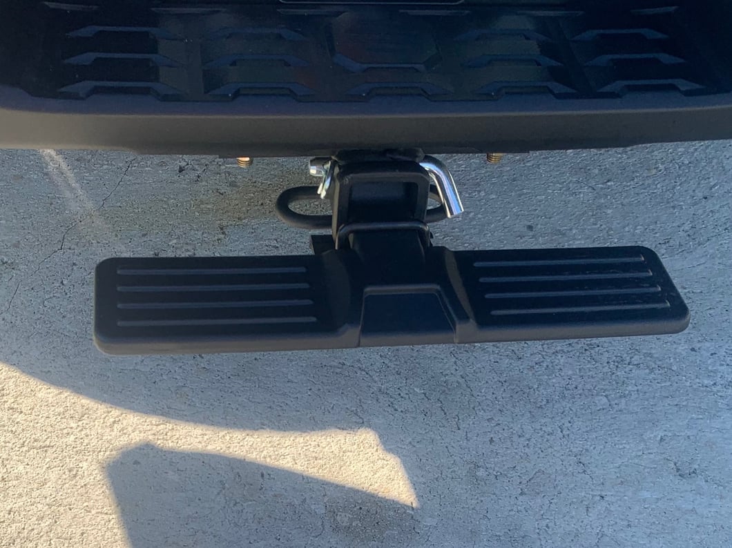 RedRock Cast Aluminum Receiver Hitch Step; Black (Universal; Some Adaptation May Be Required)