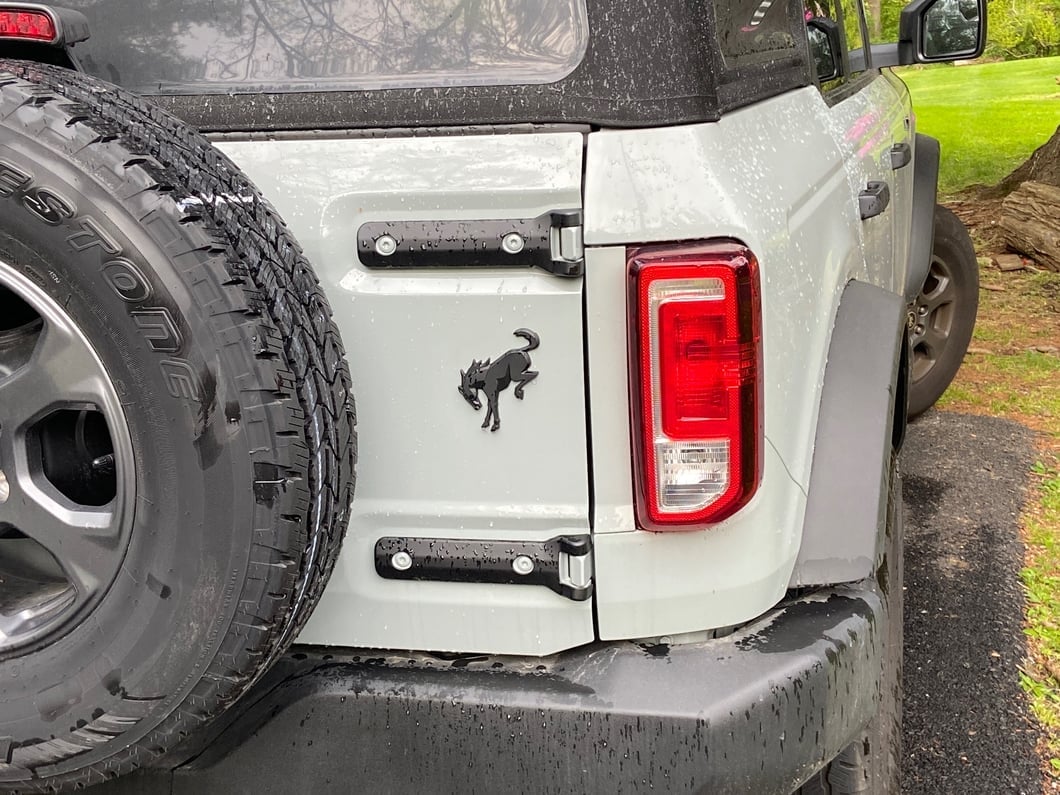 RedRock Tailgate Hinge Trim; Gloss Black (21-25 Bronco)