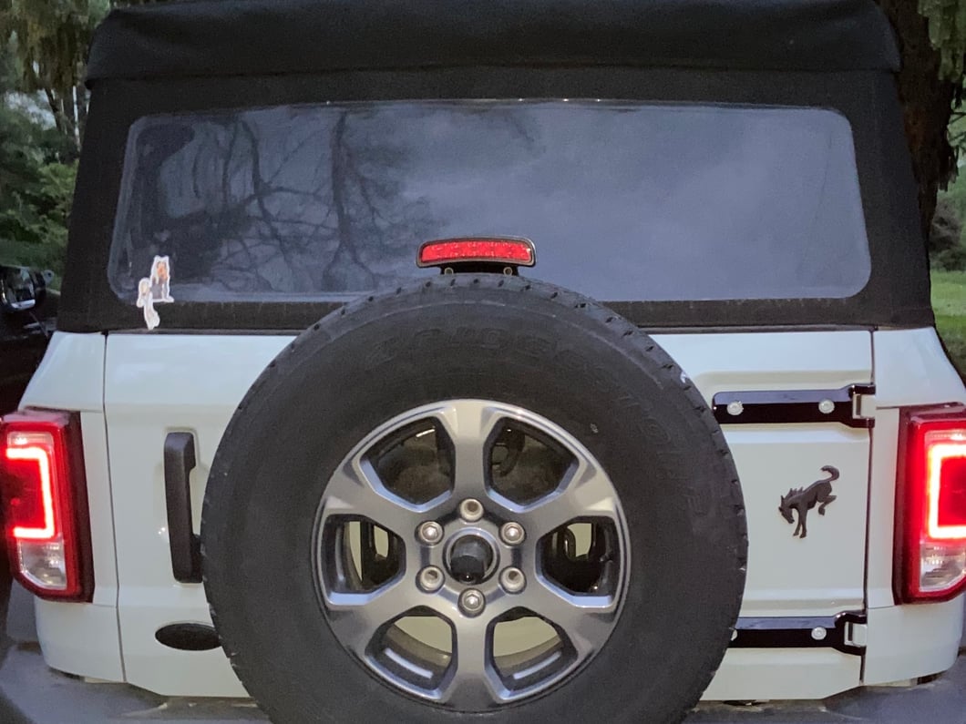 RedRock Tailgate Hinge Trim; Gloss Black (21-25 Bronco)