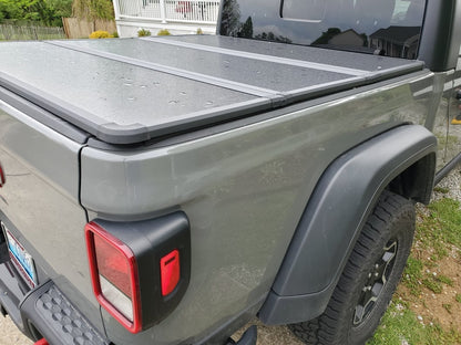 RedRock Hard Tri-Fold Tonneau Cover (20-25 Jeep Gladiator JT)
