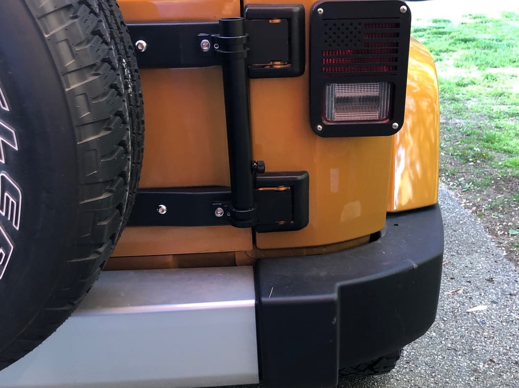 RedRock Tailgate Mounted Flag and Antenna Holder (07-18 Jeep Wrangler JK)
