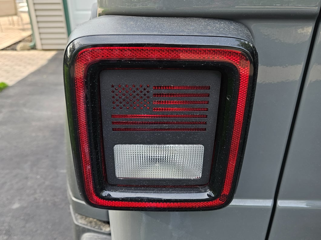 RedRock Tail Light Guards; USA Flag (18-25 Jeep Wrangler JL w/ Factory Halogen Tail Lights)