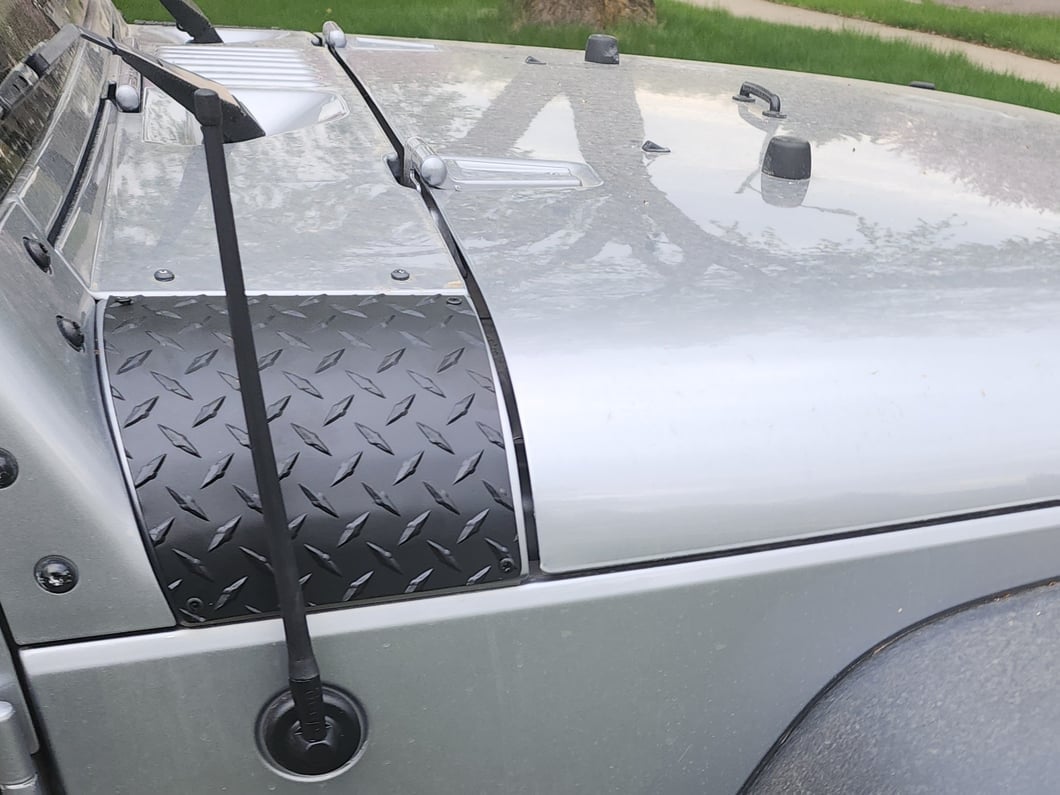 Jeep Licensed by RedRock 13-Inch Trail Antenna with Molded Jeep Logo (07-23 Jeep Wrangler JK & JL)