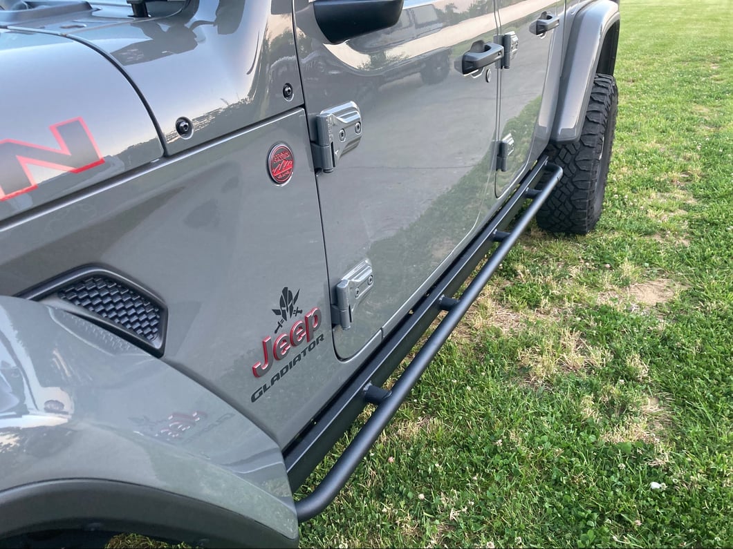 Jeep Licensed by RedRock Enhanced Rubi Rails with Jeep Logo; Textured Black (20-25 Jeep Gladiator JT)