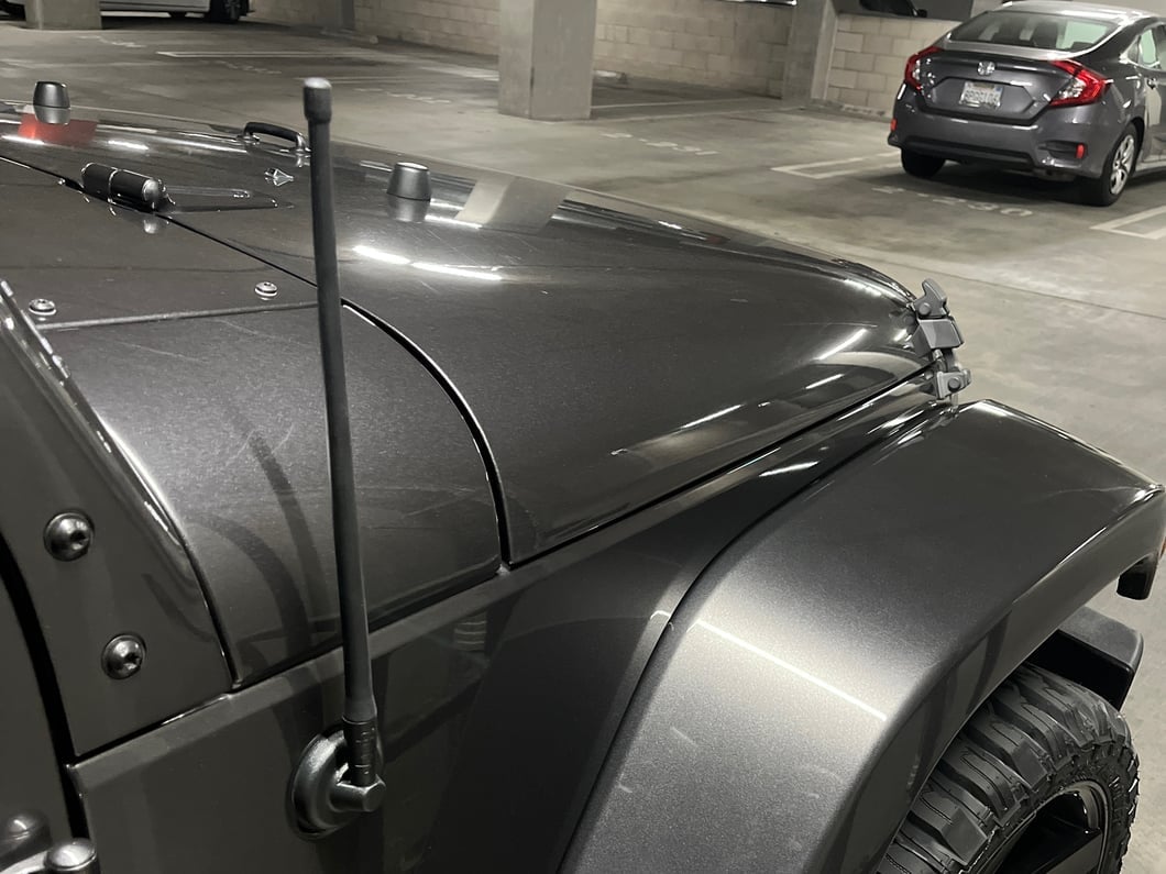 Jeep Licensed by RedRock 13-Inch Trail Antenna with Molded Jeep Logo (07-23 Jeep Wrangler JK & JL)