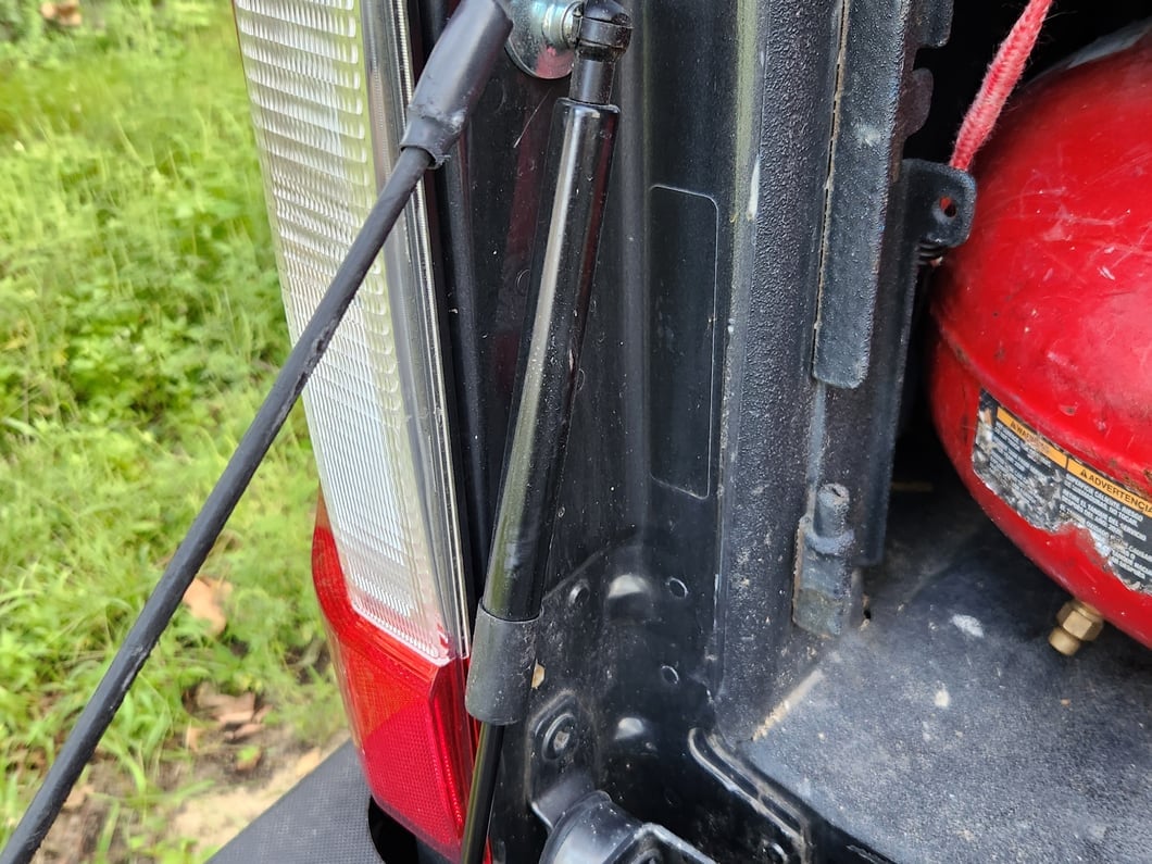 RedRock Tailgate Assist (17-25 F-250 Super Duty)