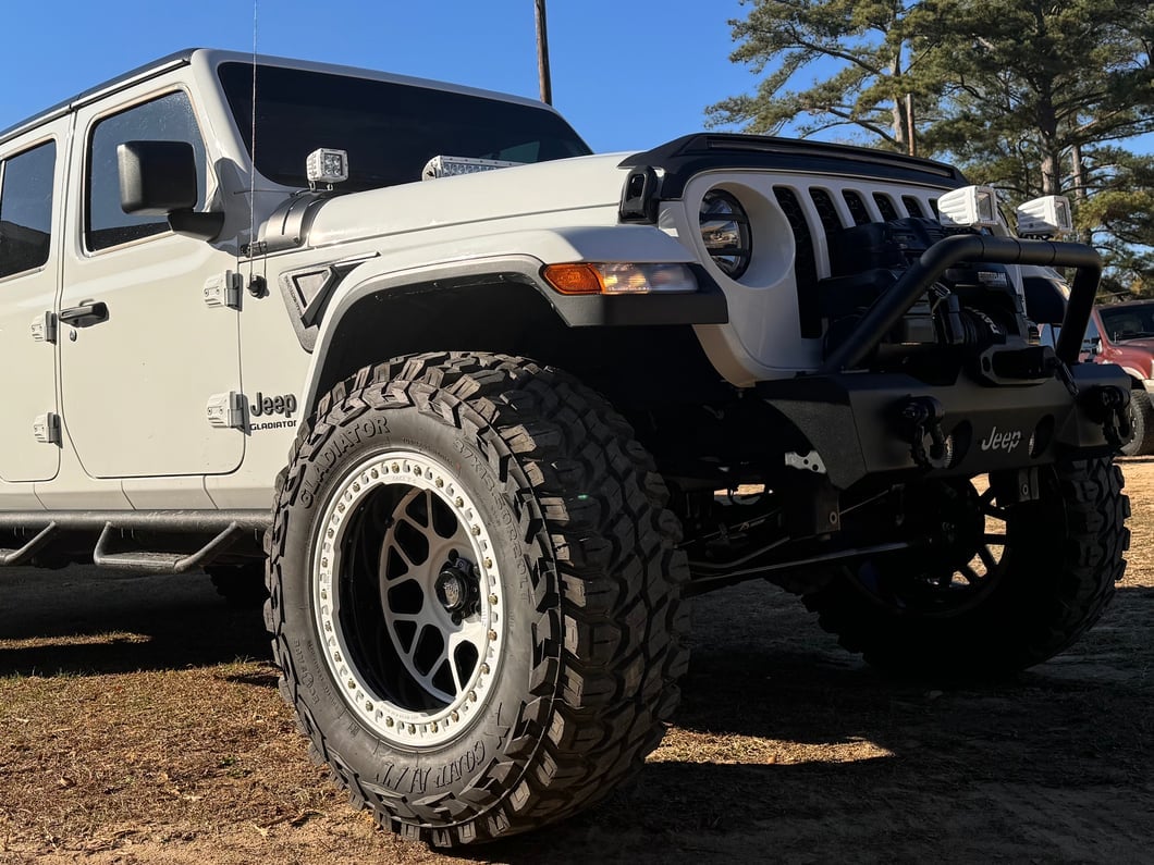 Jeep Licensed by RedRock HD Stubby Front Bumper with Backlight LED Jeep Logo (20-25 Jeep Gladiator JT)