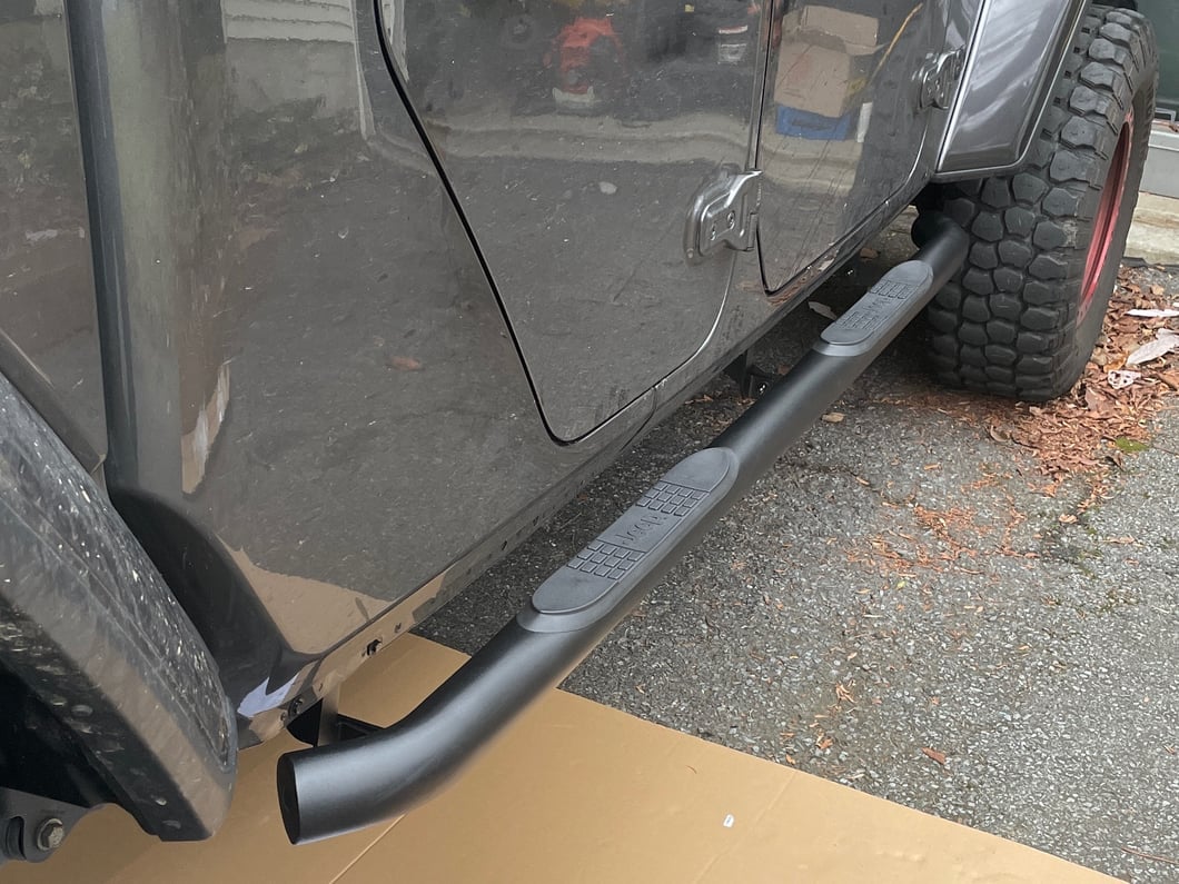 Jeep Licensed by RedRock 3-Inch Round Side Step Bars with Jeep Logo; Textured Black (20-25 Jeep Gladiator JT)