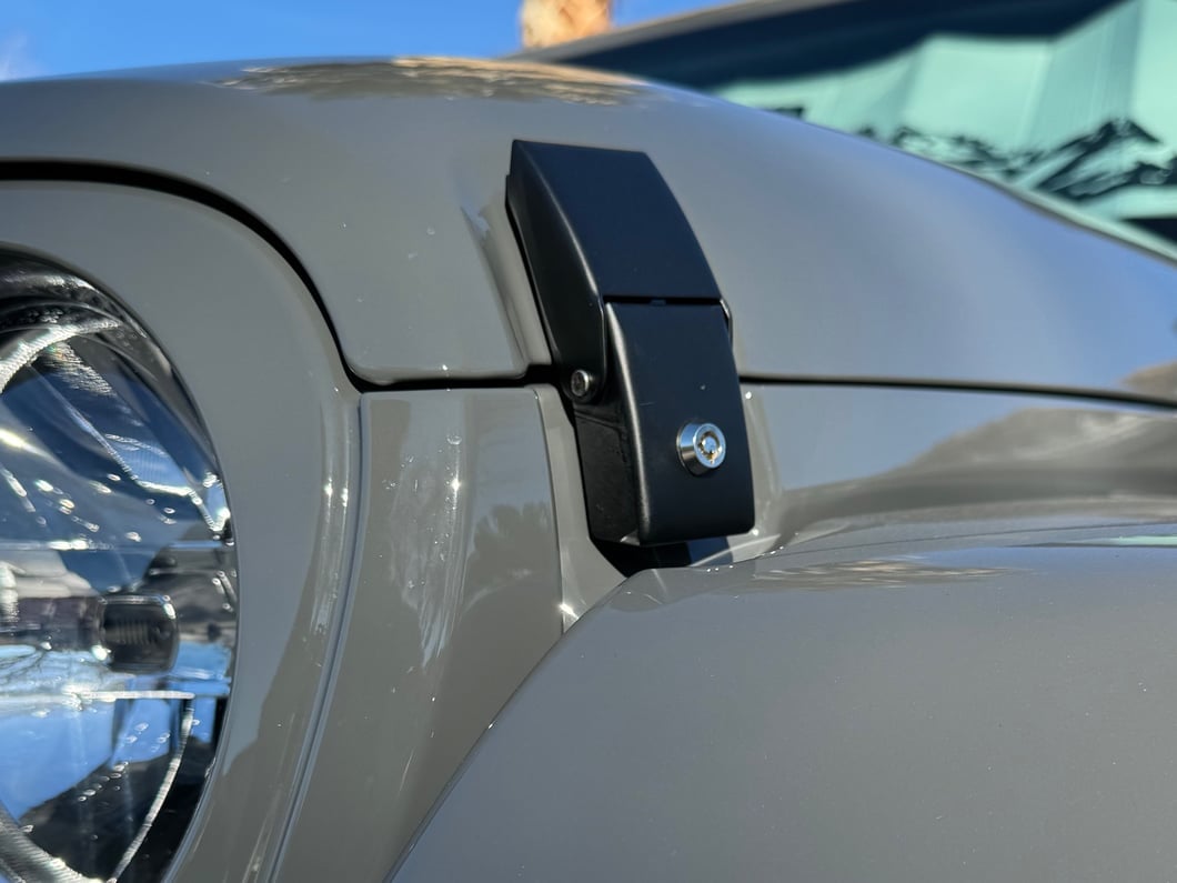 RedRock Locking Hood Catch Kit (20-25 Jeep Gladiator JT)