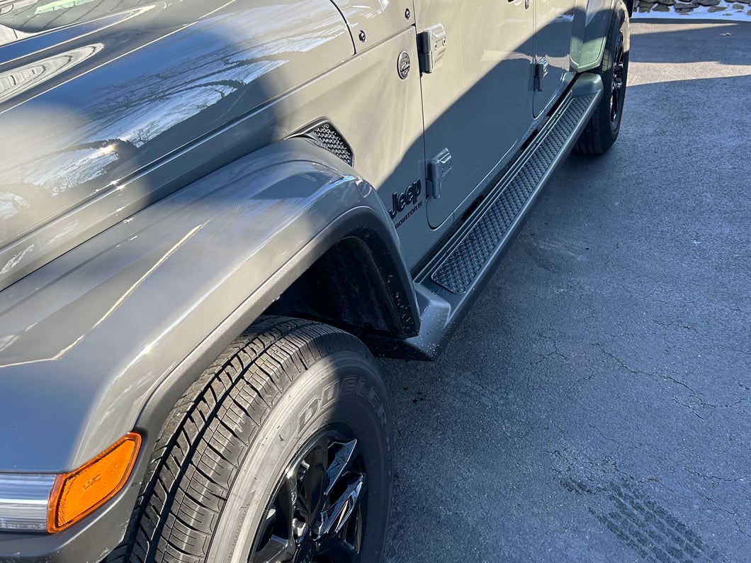 RedRock Molded ABS OE Style Side Step Bars (20-25 Jeep Gladiator JT)