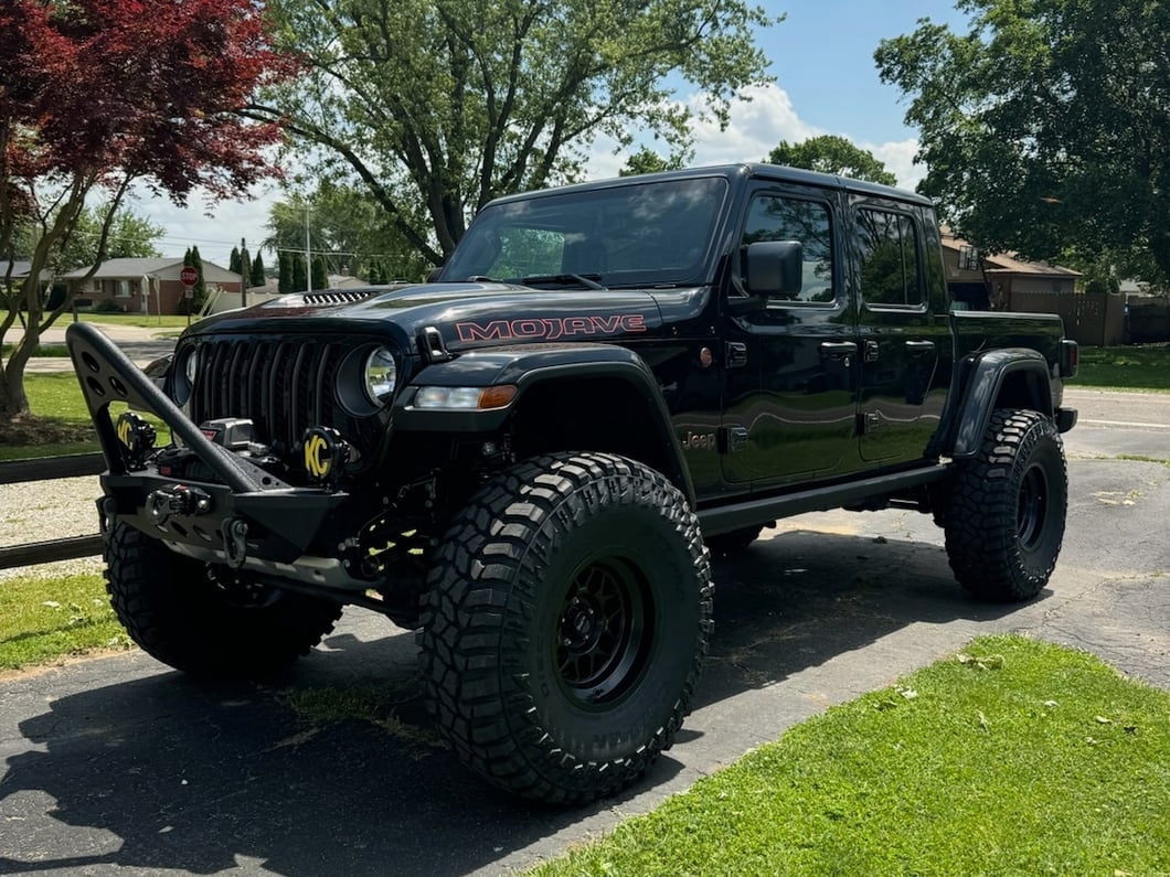 RedRock Stubby Winch Front Bumper with Stinger Bar (20-25 Jeep Gladiator JT)