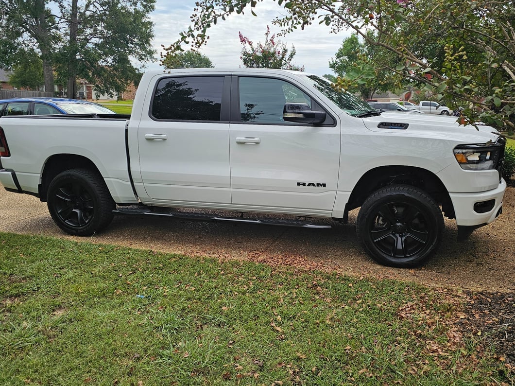 RedRock 5-Inch Oval Bent End Wheel to Wheel Side Step Bars; Black (19-25 RAM 1500 Crew Cab w/ 5.7-Foot Box)