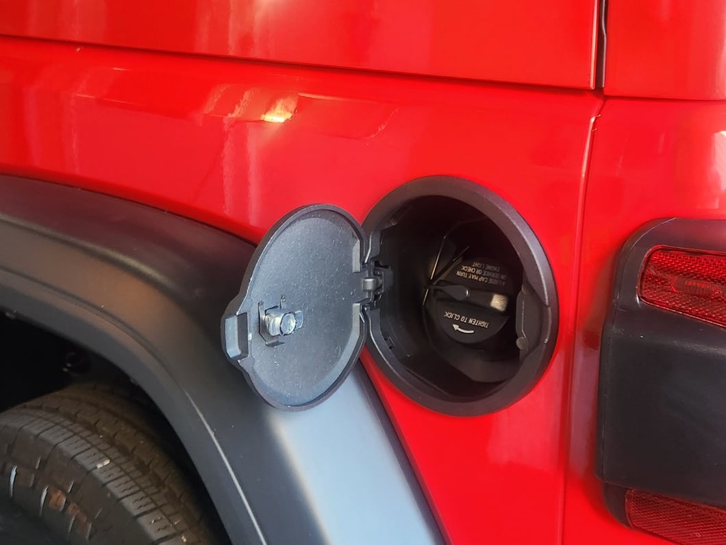 Jeep Licensed by RedRock Locking Aluminum Fuel Filler Door Cover (18-26 Jeep Wrangler JL)