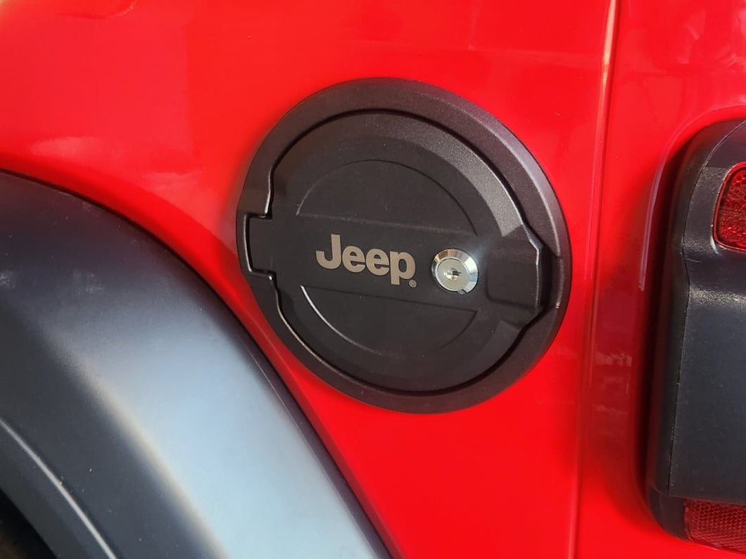 Jeep Licensed by RedRock Locking Aluminum Fuel Filler Door Cover (18-26 Jeep Wrangler JL)