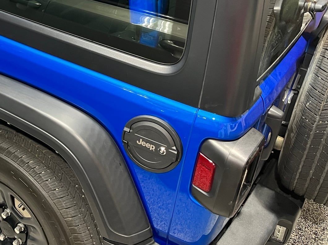 Jeep Licensed by RedRock Locking Aluminum Fuel Filler Door Cover (18-26 Jeep Wrangler JL)