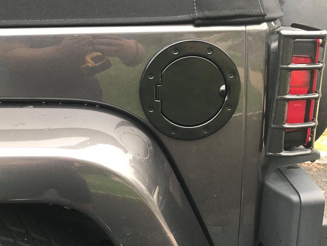 RedRock Non-Locking Fuel Door; Black (07-18 Jeep Wrangler JK)
