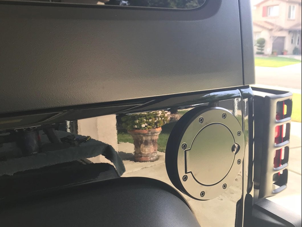 RedRock Non-Locking Fuel Door; Black (07-18 Jeep Wrangler JK)