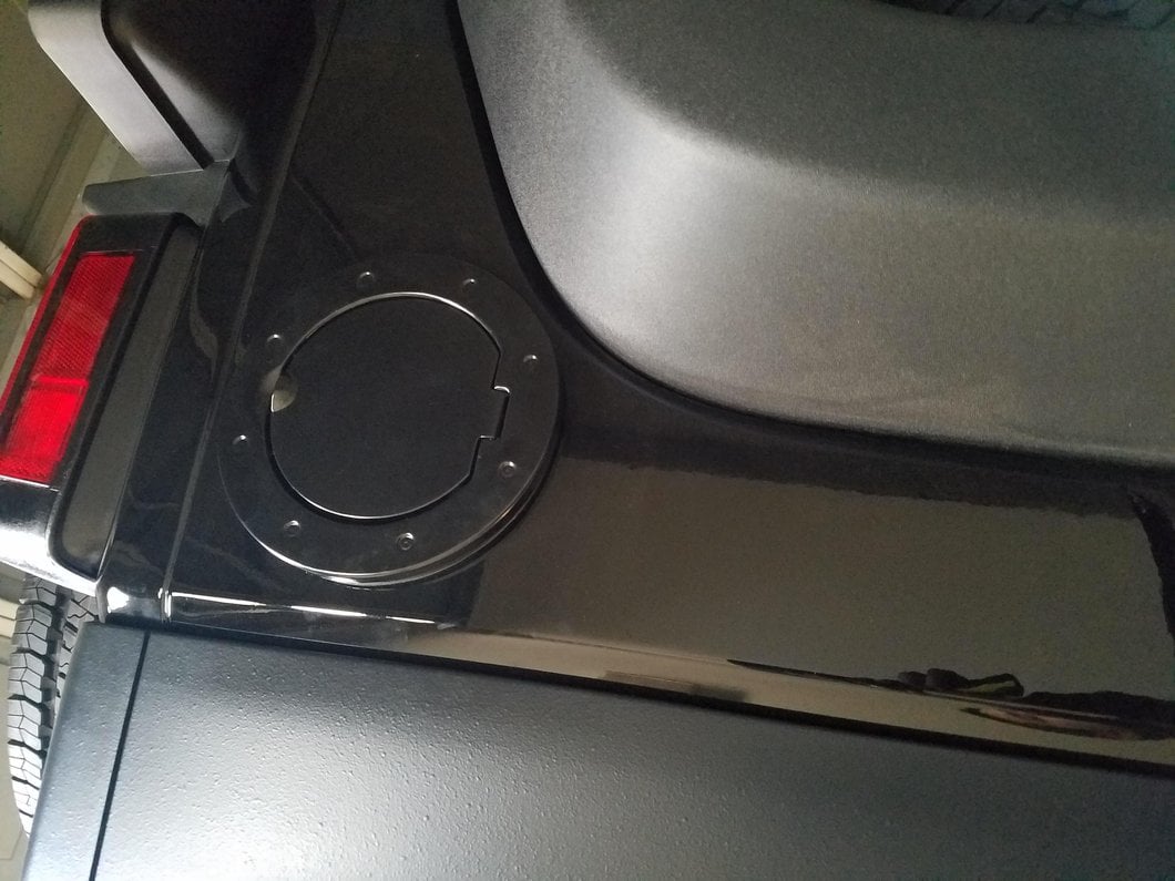 RedRock Non-Locking Fuel Door; Black (07-18 Jeep Wrangler JK)