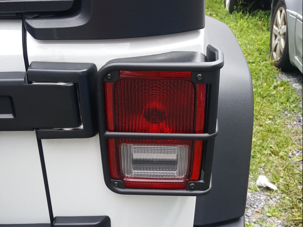 RedRock OE Style Tail Light Guards; Black (07-18 Jeep Wrangler JK)