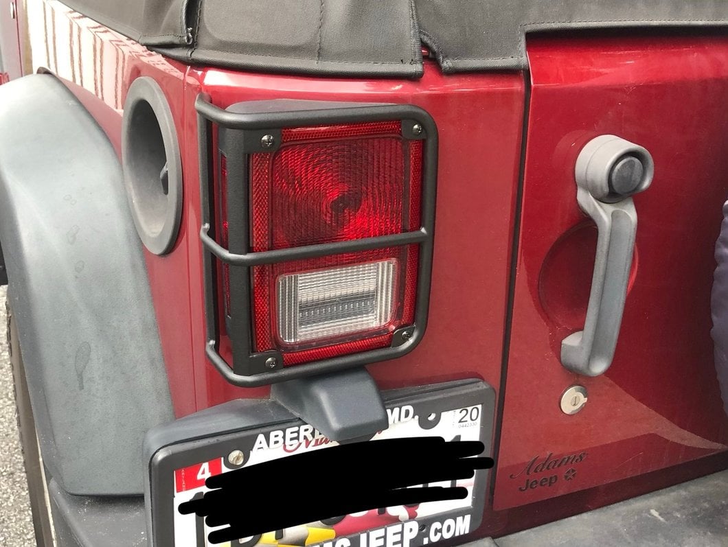 RedRock OE Style Tail Light Guards; Black (07-18 Jeep Wrangler JK)