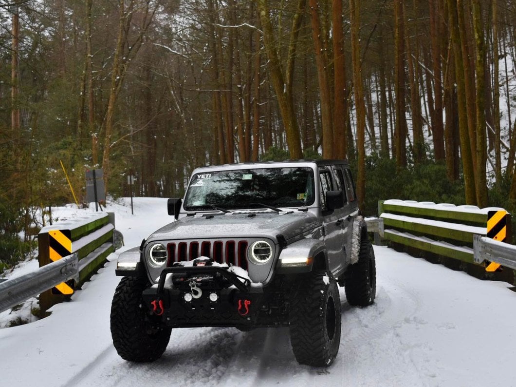 RedRock Stubby Winch Front Bumper with LED Fog Lights and Over-Rider Hoop (18-25 Jeep Wrangler JL)