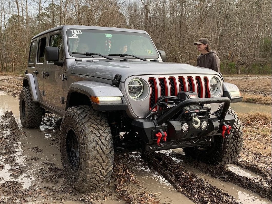 RedRock Stubby Winch Front Bumper with LED Fog Lights and Over-Rider Hoop (18-25 Jeep Wrangler JL)