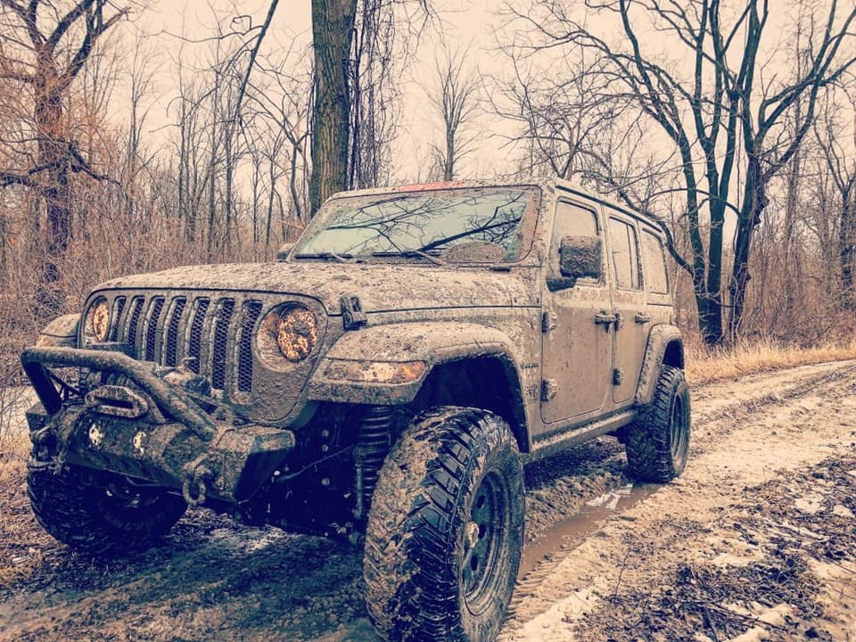 RedRock Stubby Winch Front Bumper with LED Fog Lights and Over-Rider Hoop (18-25 Jeep Wrangler JL)