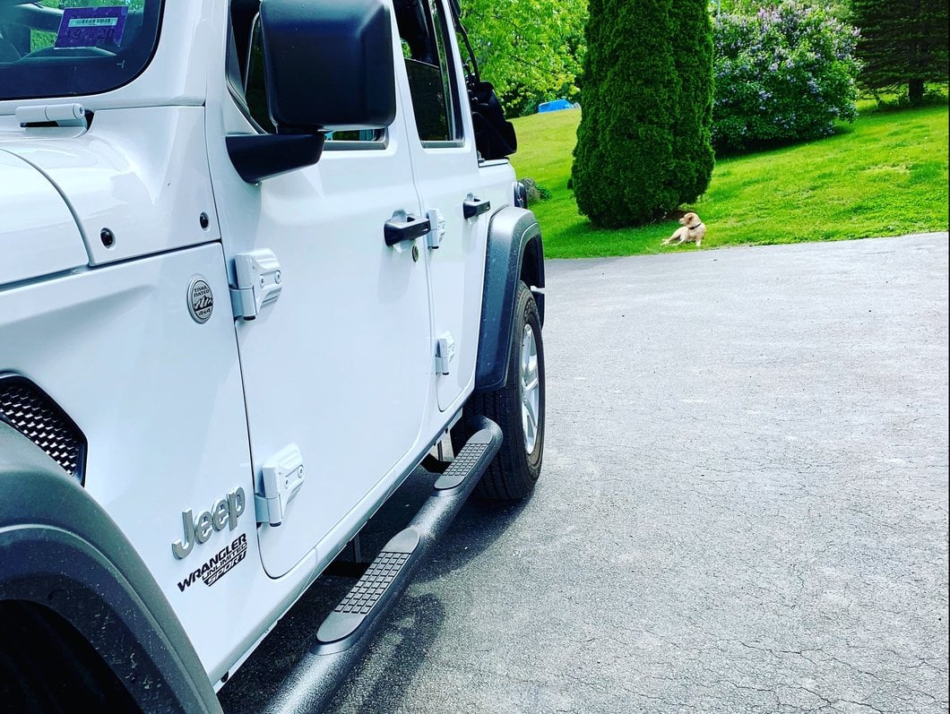 RedRock 3-Inch Round Curved Side Step Bars; Textured Black (18-25 Jeep Wrangler JL 4-Door)