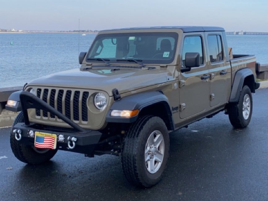 RedRock Stubby Winch Front Bumper with LED Lights and Stinger Bar (20-25 Jeep Gladiator JT)