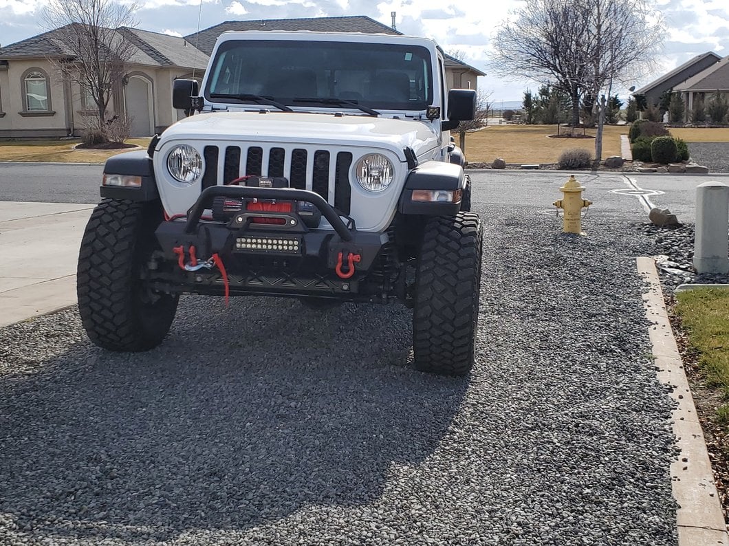 RedRock Stubby HD Pre-Runner Winch Front Bumper with Light Bar Tabs (20-25 Jeep Gladiator JT)