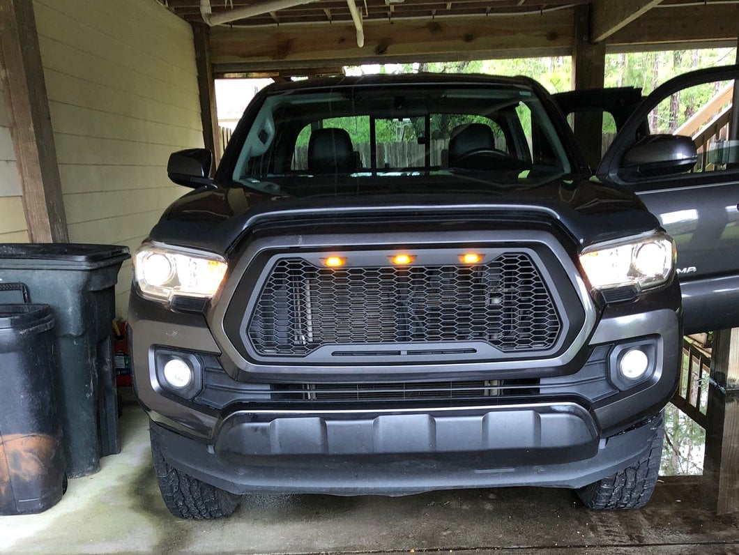 RedRock Baja Upper Replacement Grille with LED Lighting (16-18 Tacoma)