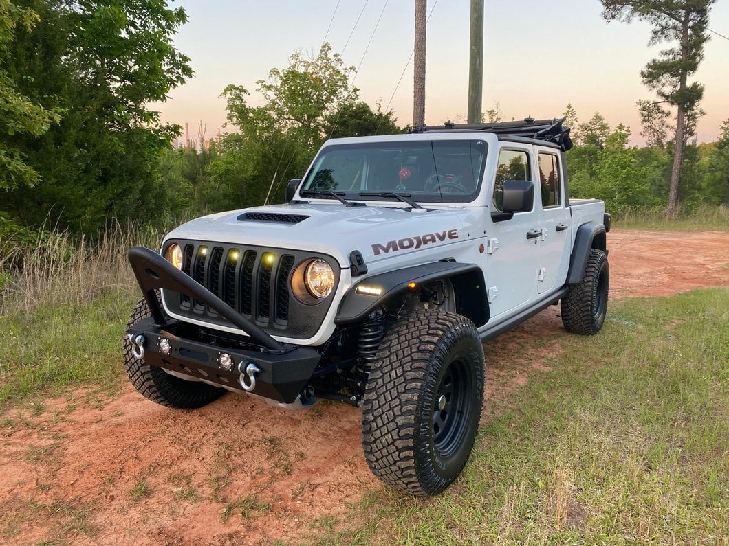 RedRock Stubby Winch Front Bumper with LED Lights and Stinger Bar (20-25 Jeep Gladiator JT)