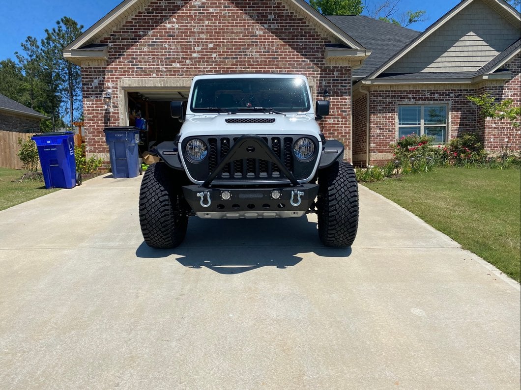 RedRock Stubby Winch Front Bumper with LED Lights and Stinger Bar (20-25 Jeep Gladiator JT)