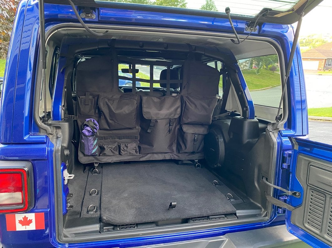 RedRock Cargo Net/Pet Divider; Rear Seat (07-25 Jeep Wrangler JK & JL 4-Door)