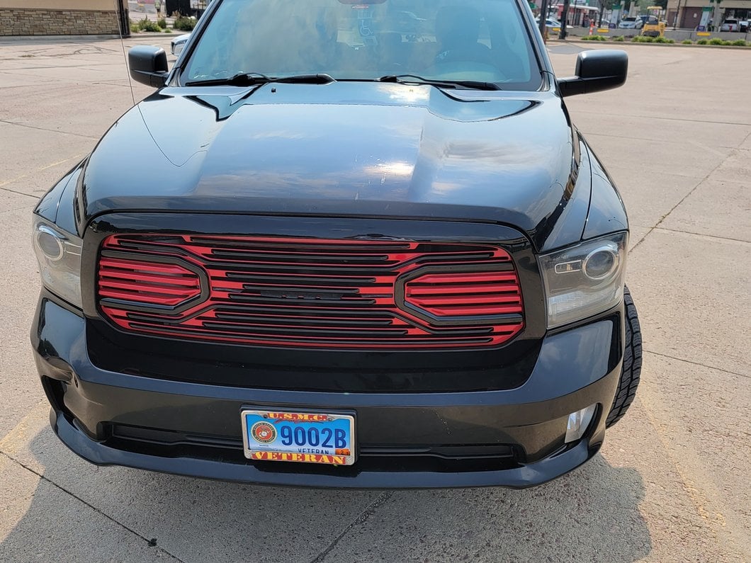 RedRock Big Horn Style Upper Replacement Grille; Black and Red (13-18 RAM 1500, Excluding Rebel)