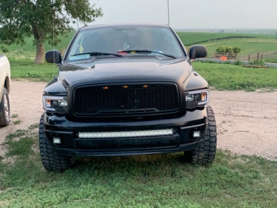 RedRock Baja Upper Replacement Grille with LED Lighting; Matte Black (02-05 RAM 1500)